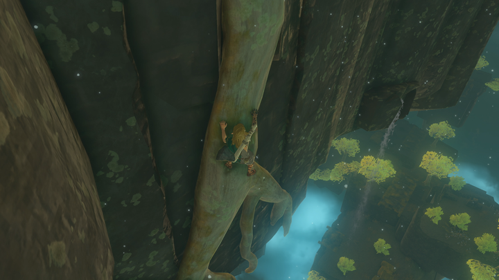 Link grimpant aux racines d'un arbre (Screenshot - Screenshots issus du Nintendo Direct de septembre 2022- Tears of the Kingdom)